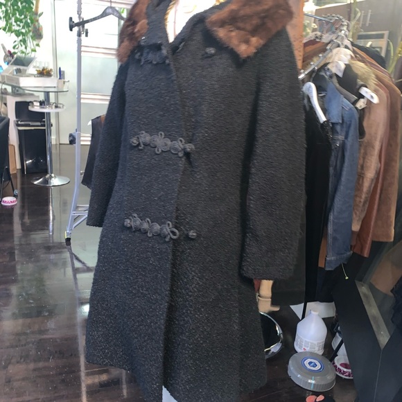 Vintage black Shearling fur coat with Fox collar - Picture 4 of 6